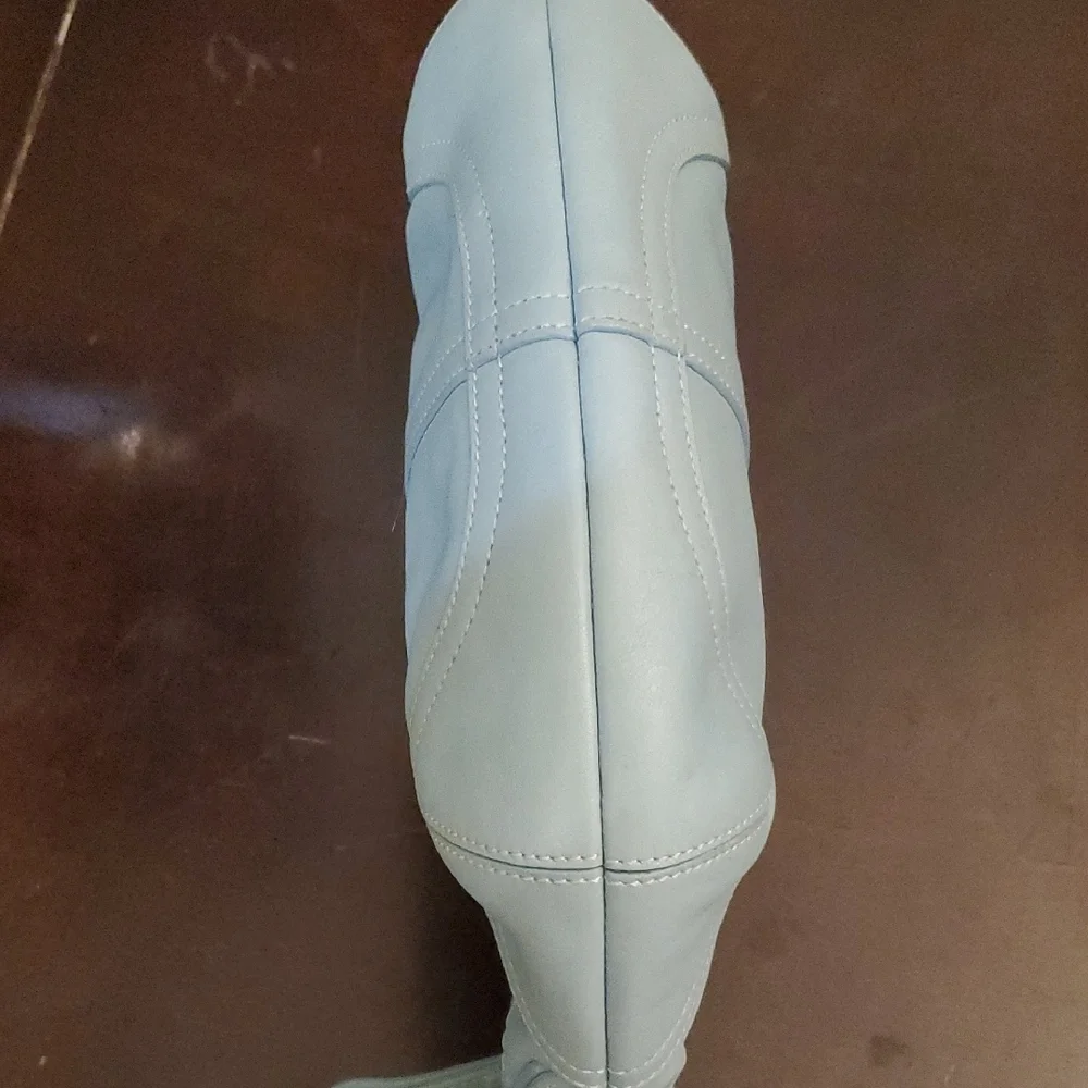 ONE DAY SALE GuC COACH Elegant Sky Blue Hobo Bag - Picture 6 of 8